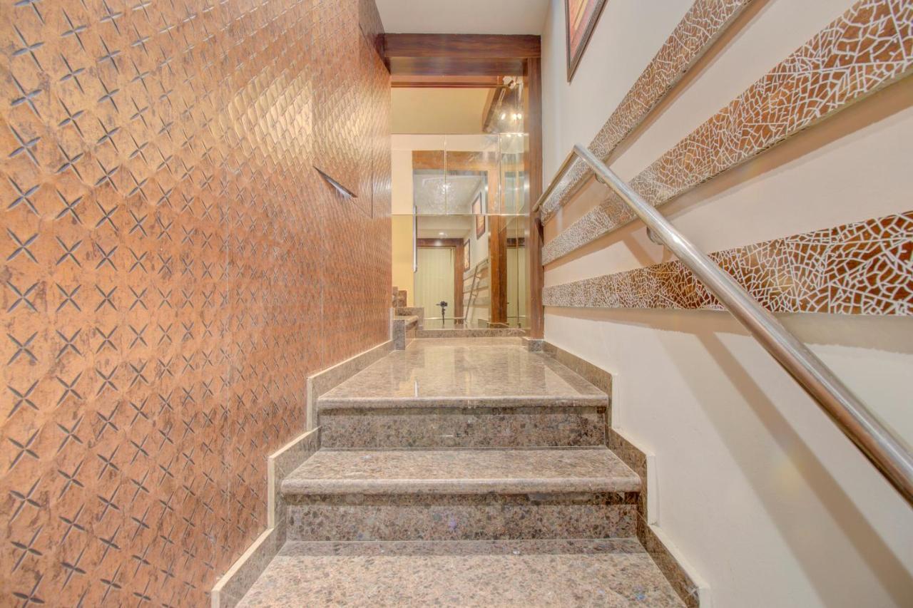 Oyo 76180 Hotel Meriton Bombay Exterior foto