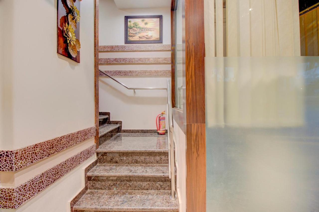 Oyo 76180 Hotel Meriton Bombay Exterior foto