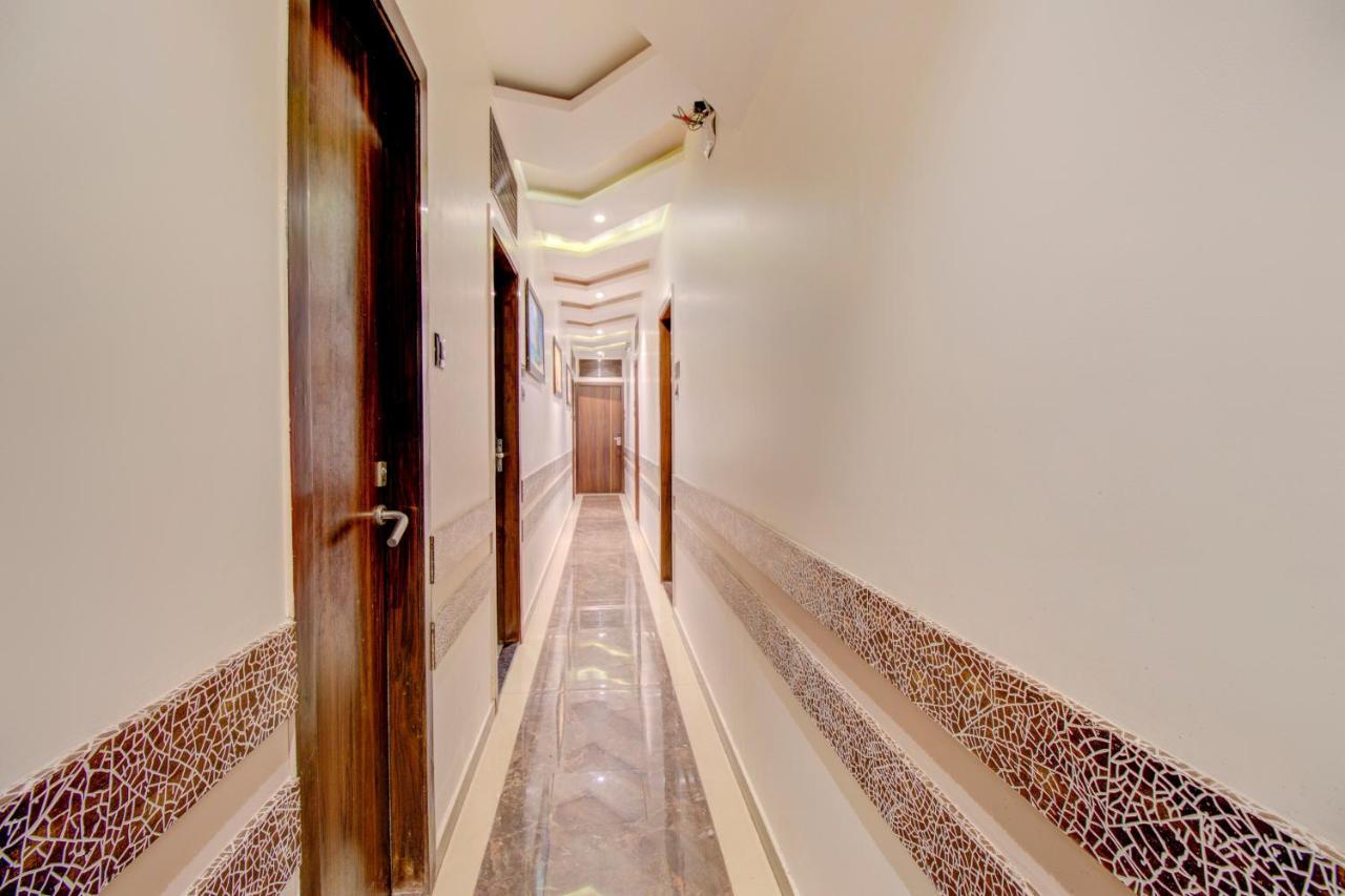 Oyo 76180 Hotel Meriton Bombay Exterior foto